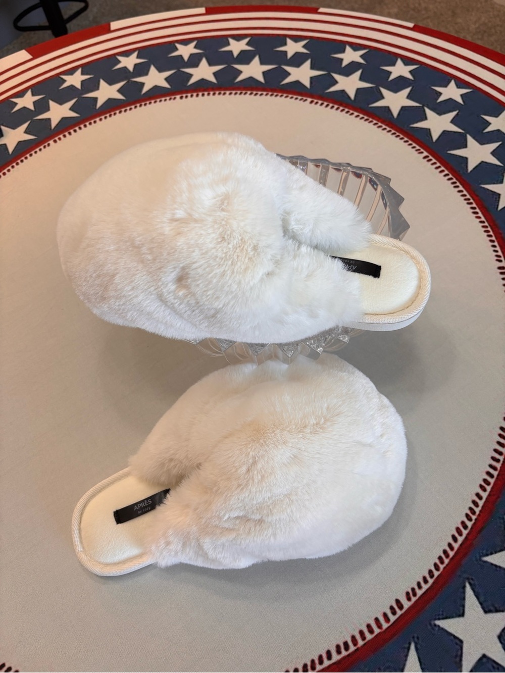 Après Be Cozy White Faux Fur House Slippers - size 8-10 - Picture 3 of 8